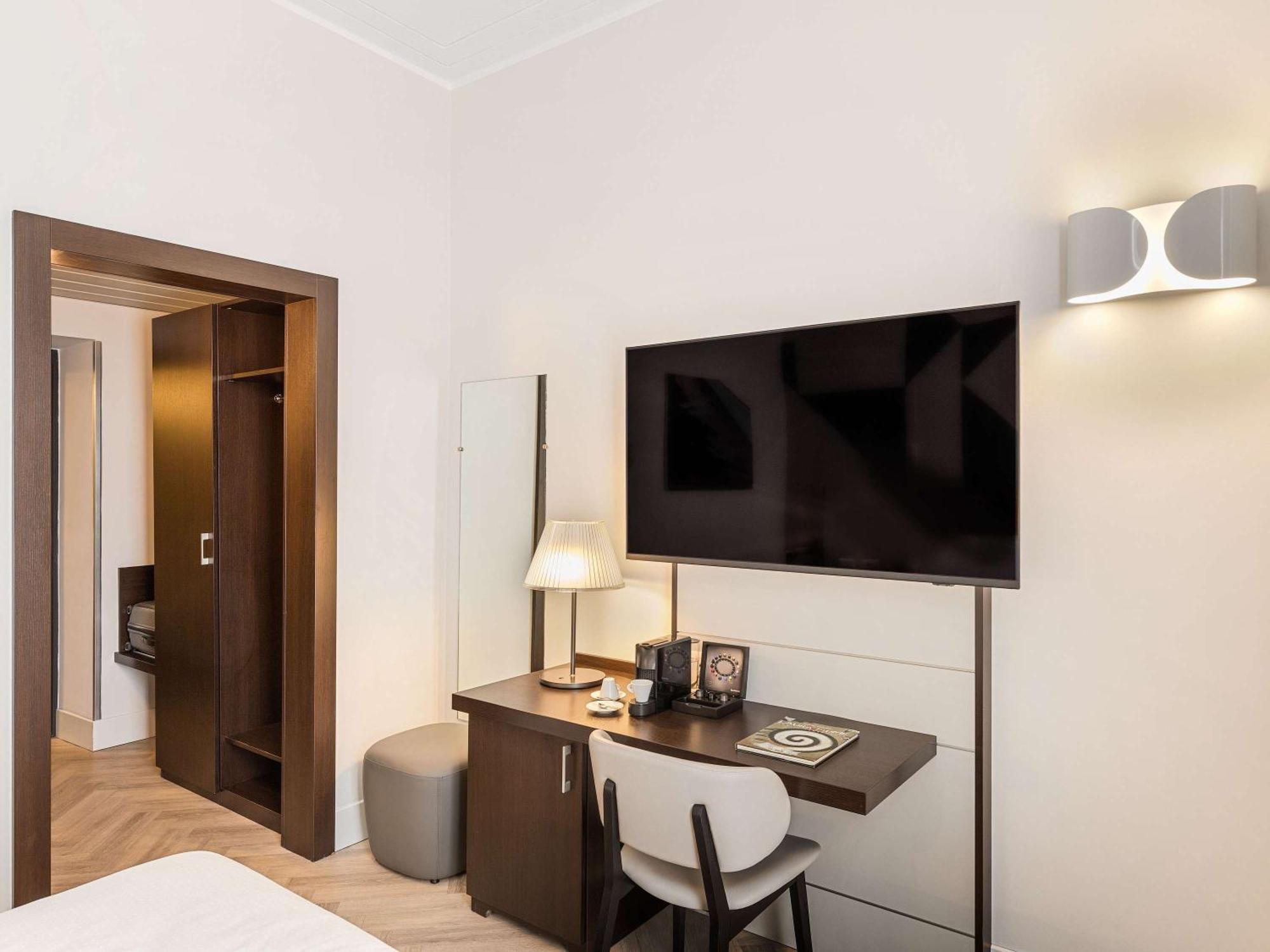 Mercure Napoli Centro Angioino Εξωτερικό φωτογραφία